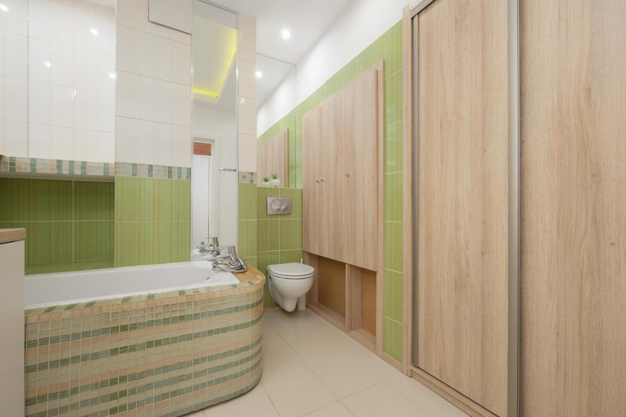 Beautiful With Spacious Terrace By Renters Warszawa