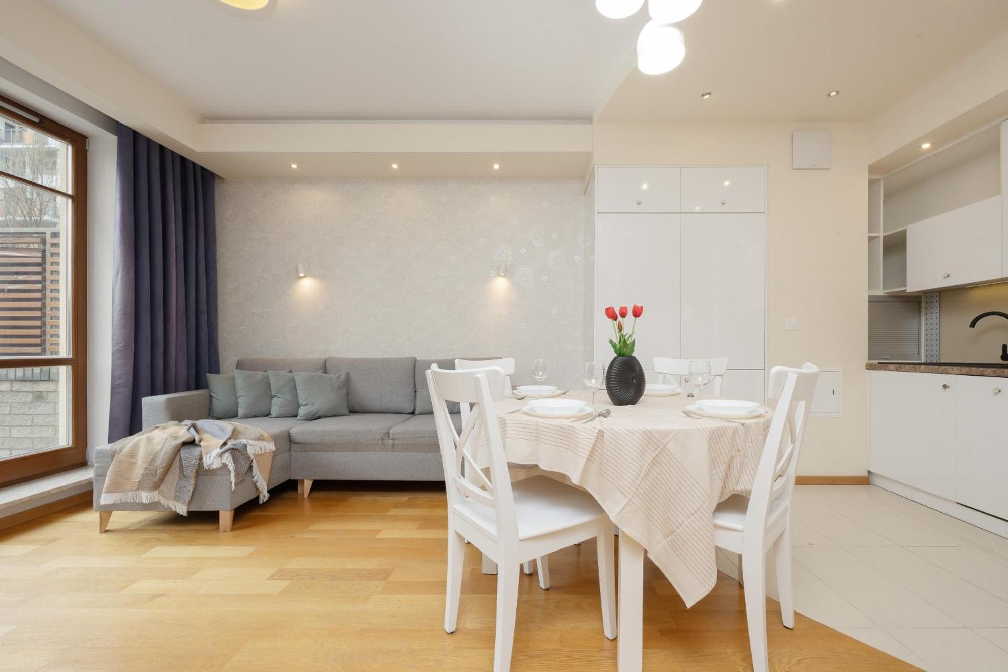 Beautiful With Spacious Terrace By Renters Apartament *