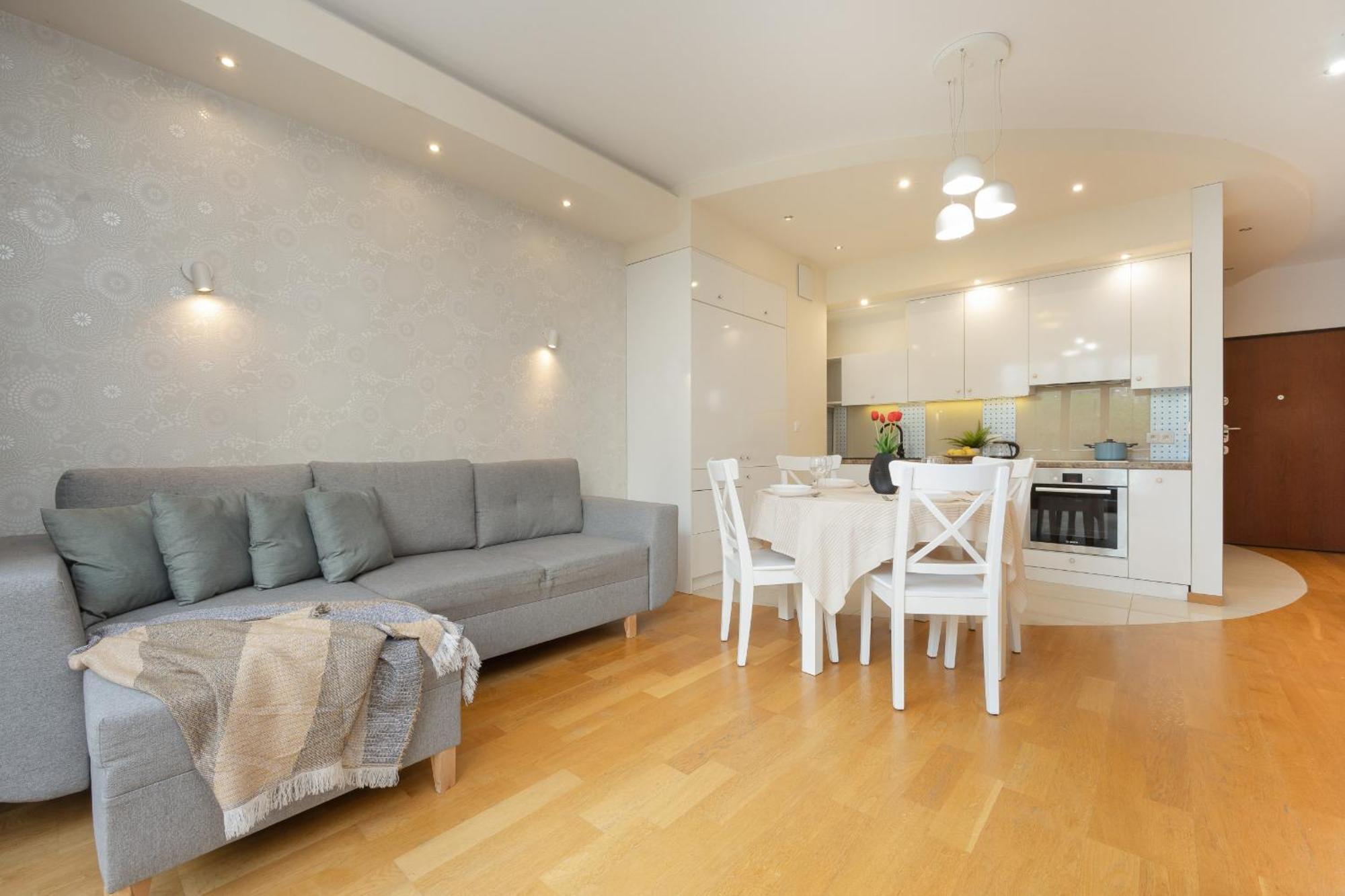 Beautiful With Spacious Terrace By Renters Warszawa