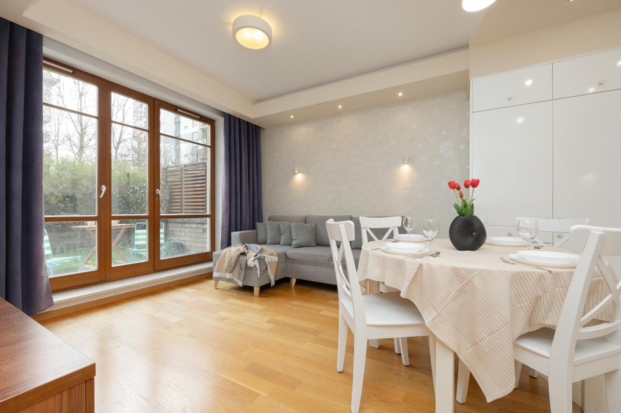 Beautiful With Spacious Terrace By Renters * Warszawa